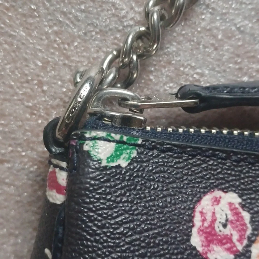 SOLD - COACH Large Wristlet 19 in Wildflower Print - Mini Purse - Picture 5 of 15